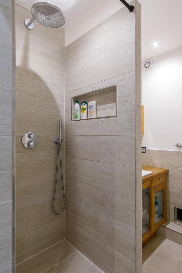 Grand Studio neuf face port et plage, parking privé Golfe-Juan Eksteriør billede