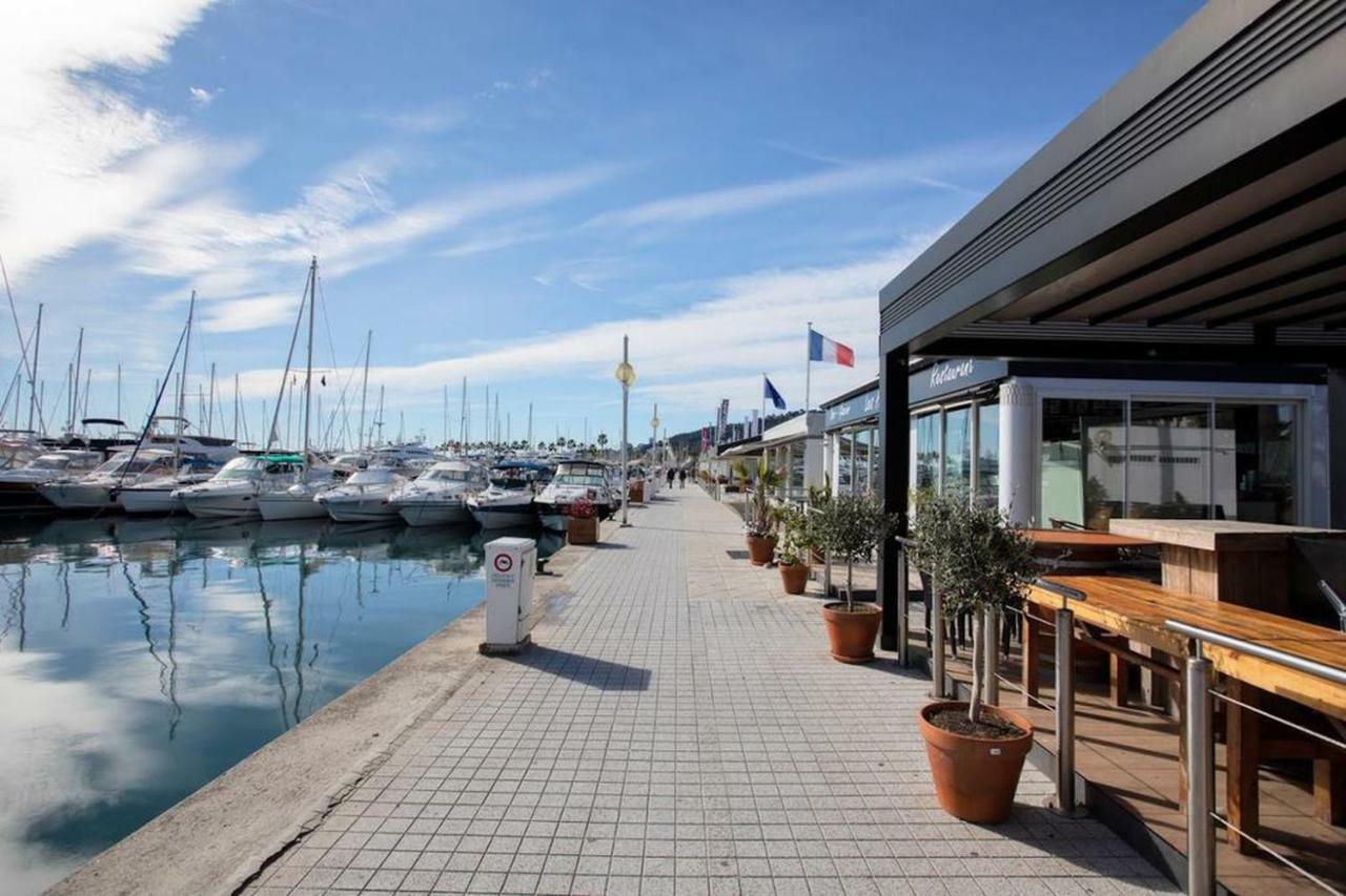 Grand Studio neuf face port et plage, parking privé Golfe-Juan Eksteriør billede